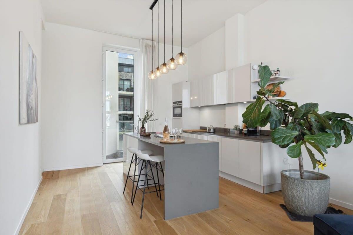 Bright Waterfront Apartment Antwerpen Exteriör bild
